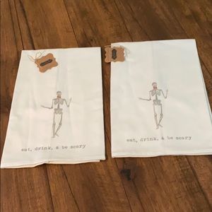 Mud pie Eat drink & be scary dishtowels